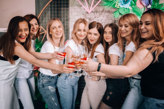 Як розкрутити Іnstagram і «напиляти» на відпочинок на островах: у Луцьку – масштабний захід для майстрів манікюру*