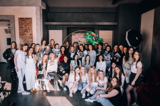 Як розкрутити Іnstagram і «напиляти» на відпочинок на островах: у Луцьку – масштабний захід для майстрів манікюру*