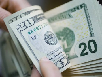 В уряді очікують, що долар зросте до 50 гривень до кінця 2023 року
