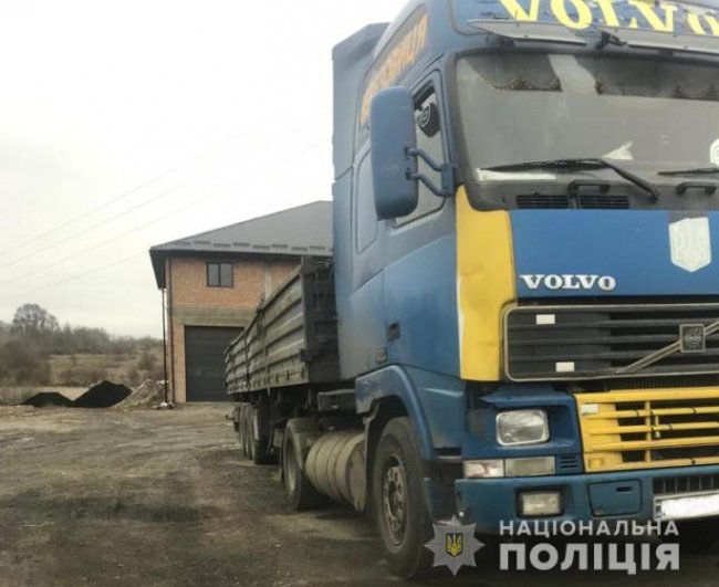 На Волині водій вантажівки збив двох чоловіків і втік з місця аварії. ФОТО