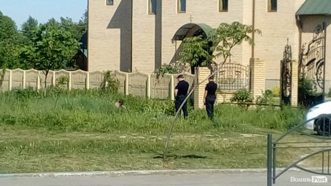 Поліція приїхала розбороняти бійку біля церкви в Луцьку