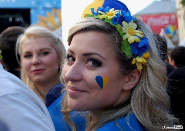 Як у Львові вболівали за Україну в матчі з Францією. ФОТО