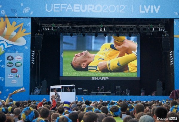 Як у Львові вболівали за Україну в матчі з Францією. ФОТО