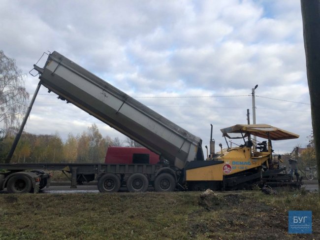Новий асфальт знімається руками: волиняни бунтують проти браку
