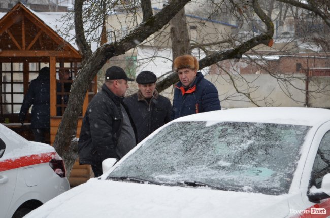 У Луцьку сімейним лікарям вручили ключі від новеньких автівок. ФОТО