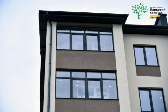 У другому будинку ЖК «Парковий квартал» у Ковелі завершують утеплювати фасад. ФОТО*