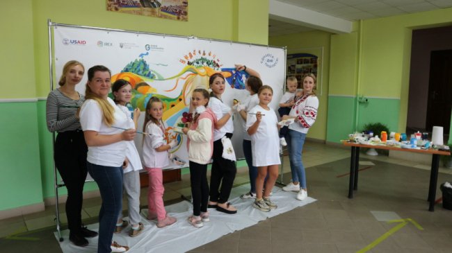 Молодь Підгайцівської громади розробила малюнок муралу з нагоди 30-річчя України. ФОТО