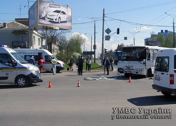 У Луцьку маршрутка не розминулася з бусом. ФОТО