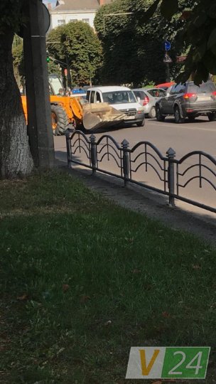 У Луцьку трактор врізався у легковик. ФОТО