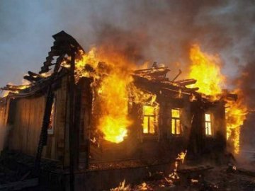У Ківерцівському районі горіли три хати-пустки: ймовірна причина – підпал 