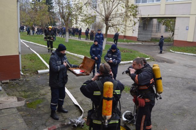 Вогонь, задимлення та постраждалі: на Волині відбулись навчання пожежників