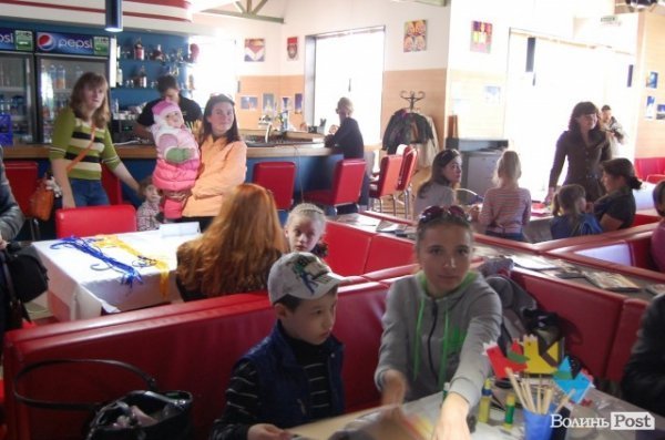 У Луцьку почали готувати подарунки до Великодня. ФОТО