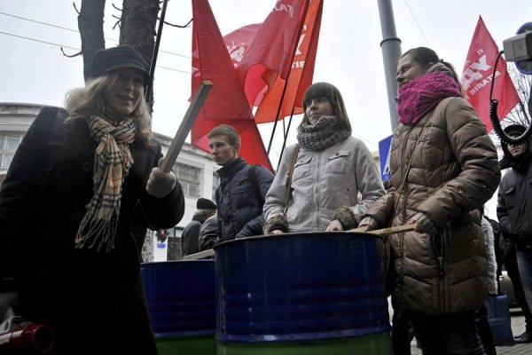 «Сидячий» пікет під прокуратурою Волині. ФОТО