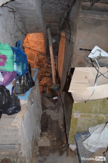 Вхід у підвал