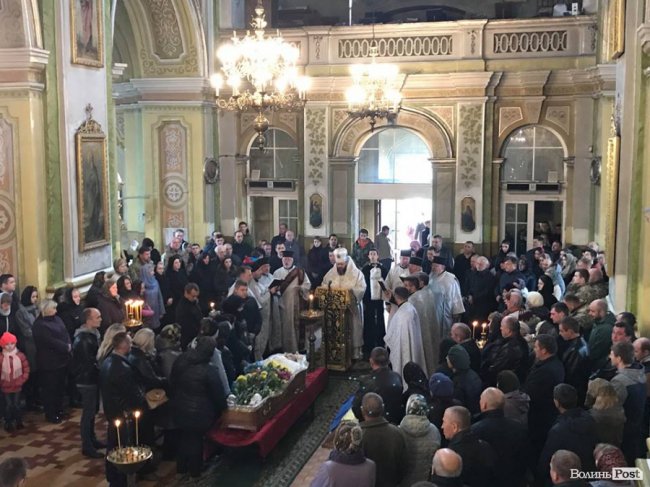 У Луцьку прощаються з загиблим Героєм Максимом Пасичнюком. ФОТО