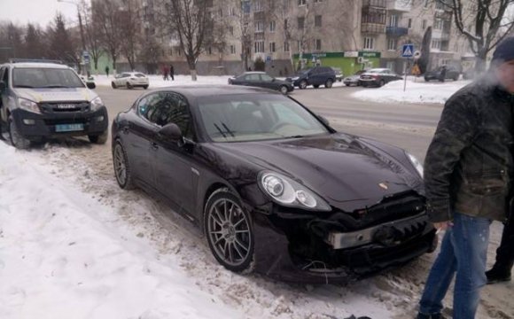 У Луцьку в аварію потрапив Porsche