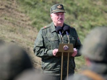 Лукашенко зустрічається з силовиками та військовими