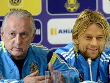 Гравці та тренери збірної України з футболу переконують фанатів бути цивілізованими 