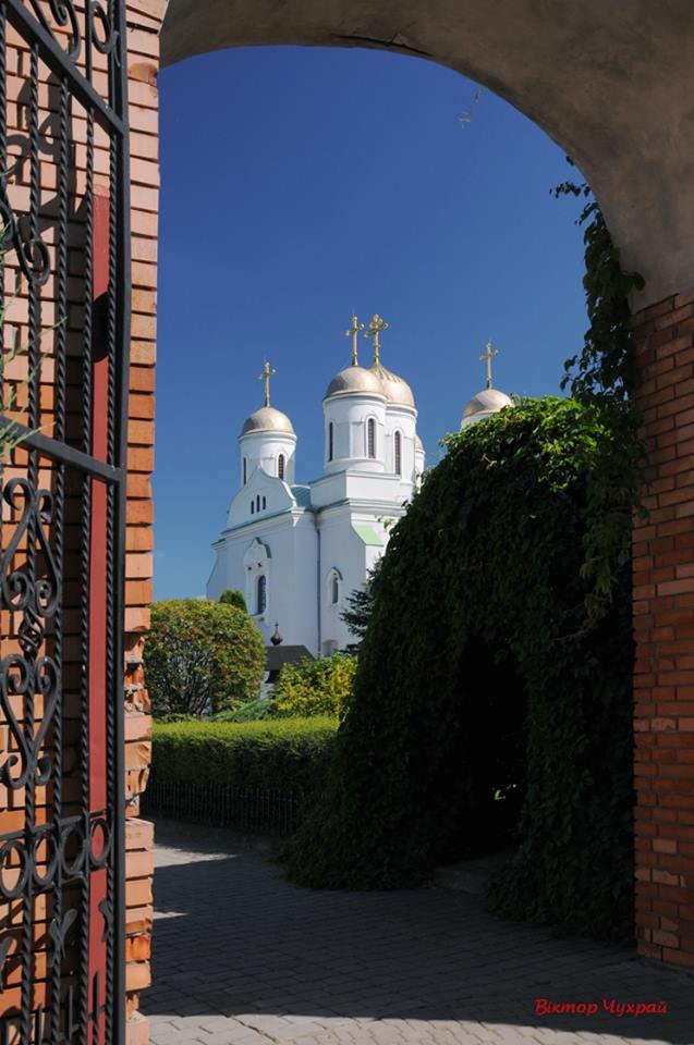 Давній волинський монастир на знімках місцевого фотографа