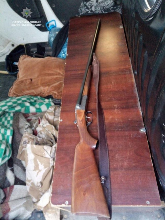 У Ковелі затримали п’яного водія з рушницею. ФОТО