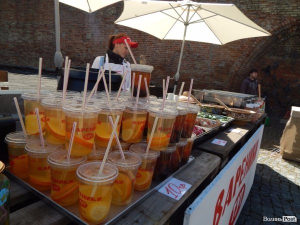 У Луцьку стартував перший фестиваль вуличної їжі «Lutsk Food Fest». ФОТО