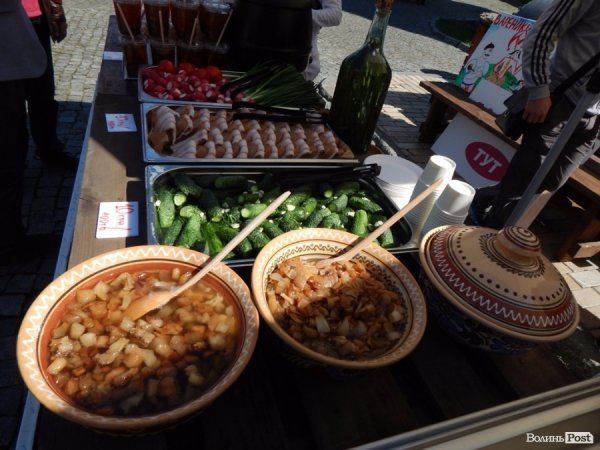 У Луцьку стартував перший фестиваль вуличної їжі «Lutsk Food Fest». ФОТО