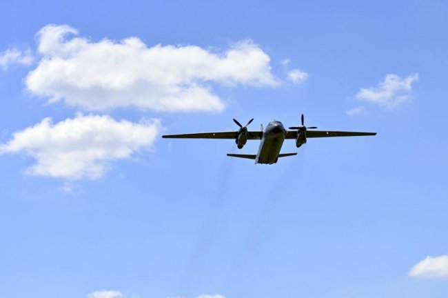 Повітряні піруети у небі над Волинню на світлинах місцевого фотографа