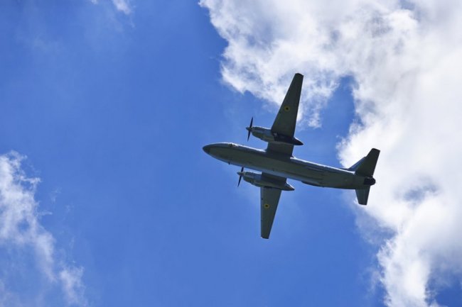 Повітряні піруети у небі над Волинню на світлинах місцевого фотографа
