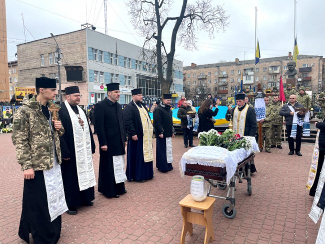 Поховали волинського прикордонника, який загинув під Авдіївкою