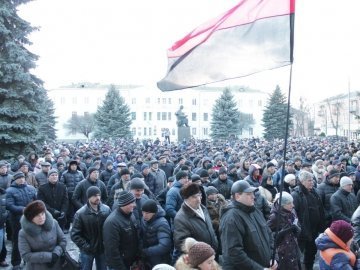На мітинг у Нововолинську вийшло близько тисячі мешканців. ФОТО