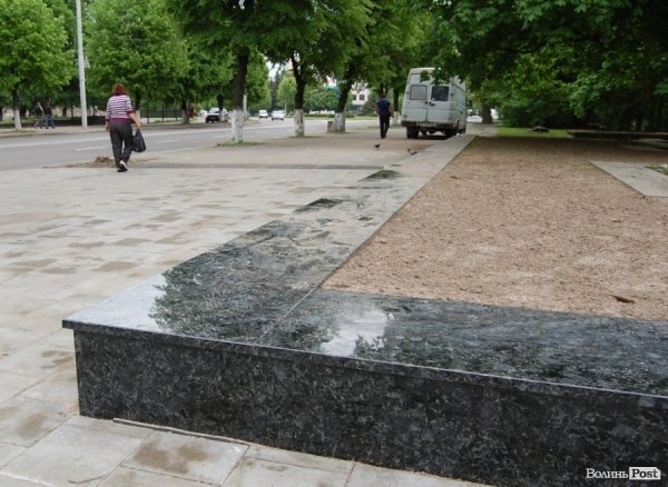 Меморіал в Луцьку оновили до Дня Перемоги