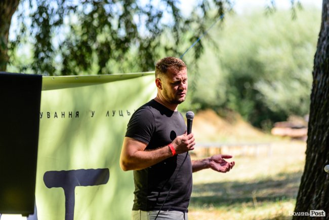 Патріотичні гутірки та захопливі бої: як минає другий день атмосферного «Бандерштату». ФОТО