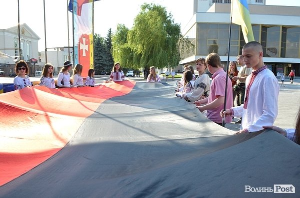 У Луцьку – марш вишиванок. ФОТО