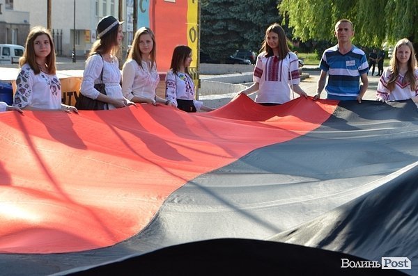 У Луцьку – марш вишиванок. ФОТО