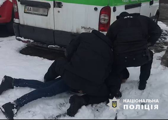 Лучанин шантажував родину столичного поліцейського «таємницями з особистого життя». ФОТО