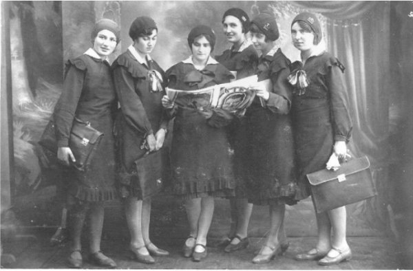 Студентки-вчительки у Луцьку.