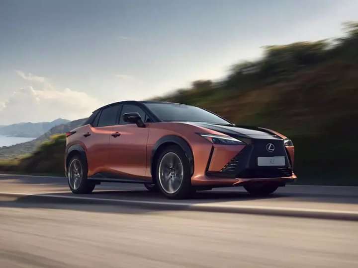 Lexus RZ: електричний кросовер для щоденної міської мобільності
