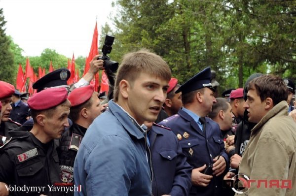 У Тернополі в День Перемоги «скрутили» свободівців. ФОТО. ВІДЕО