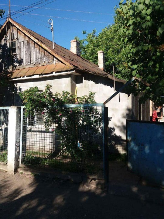 Розливають у пляшки і продають: у Луцьку зловили «сурогатчиків»