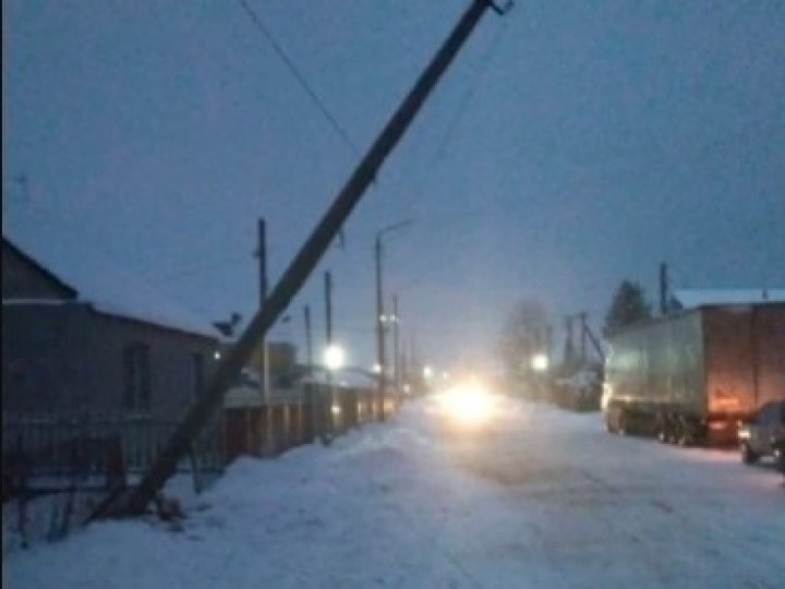 Невідомі пошкодили опору: частина міста на Волині опинилася без інтернету