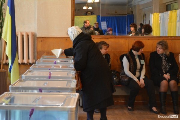 У Луцьку дільниці працюють не без порушень. ФОТО. ДОПОВНЕНО