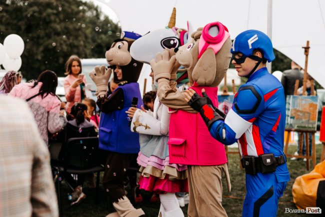 Розкриття таємниці, подарунки та KADNAY «на десерт»: як на «Супернові» веселилися «добрі сусіди». ФОТОРЕПОРТАЖ*