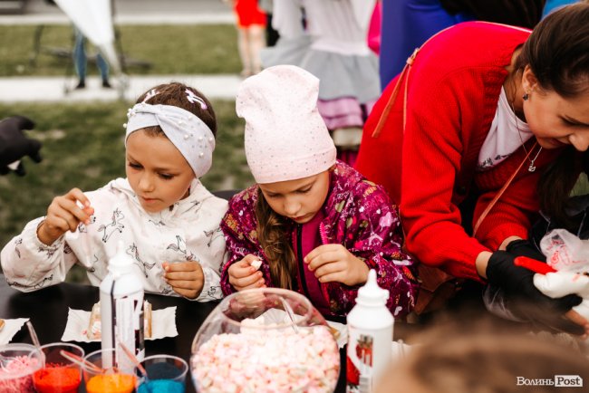 Розкриття таємниці, подарунки та KADNAY «на десерт»: як на «Супернові» веселилися «добрі сусіди». ФОТОРЕПОРТАЖ*