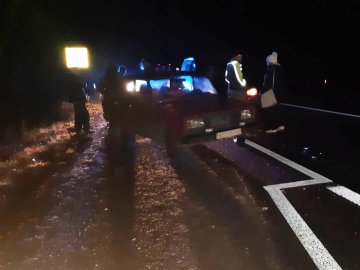 Поблизу Луцька зіштовхнулися легковик та мінівен. ФОТО