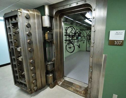 Велопарковки, які мотивують їздити на велосипеді.  ФОТО