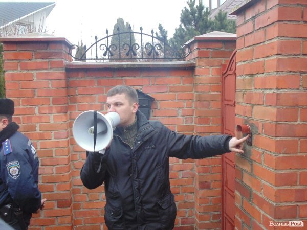 Як Автомайдан колядував у Клімчука. ВІДЕО