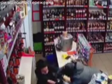 Заарештували лучанина, який в медичній масці пограбував магазин