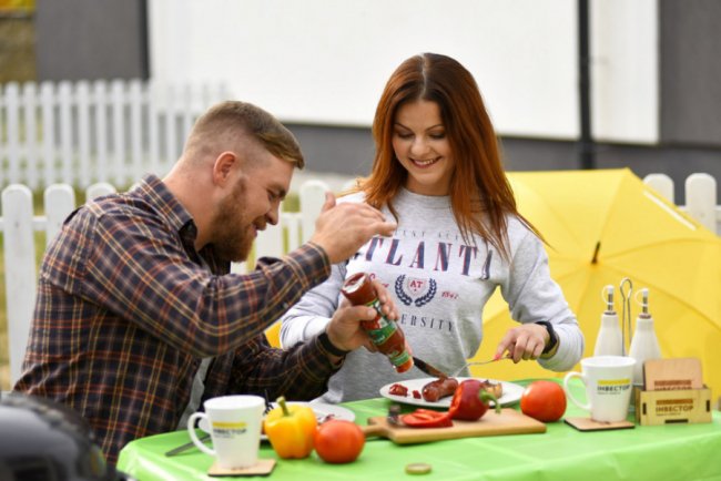 Осінні барбекю-посиденьки: луцький фотограф зазнімкував молоду пару на відпочинку в «Оріоні»*