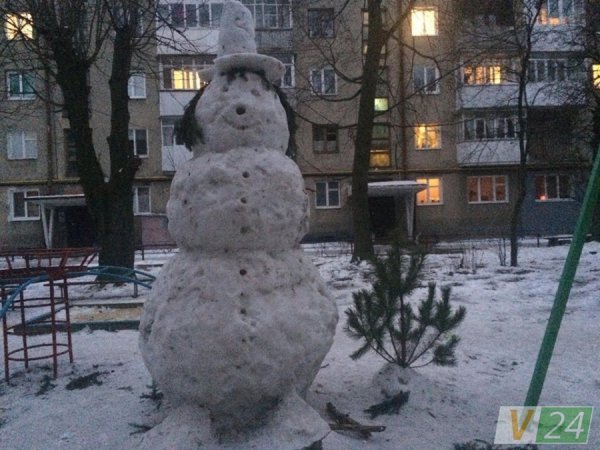 Луцьк: зліпили сніговика висотою 3,5 метра