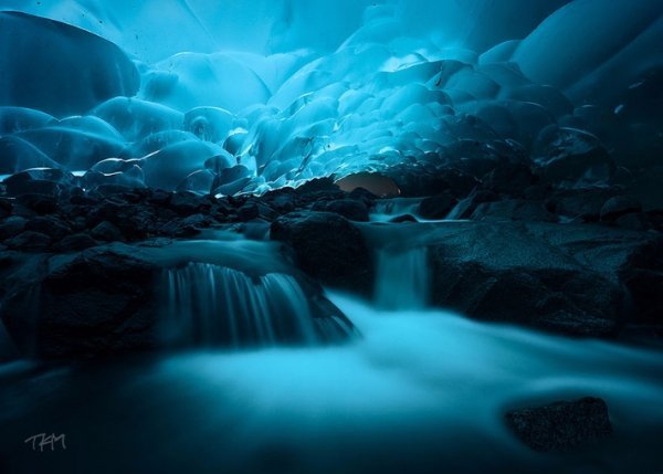 Photo Kent Mearig. Mendenhall Ice Caves, Juneau, Alaska